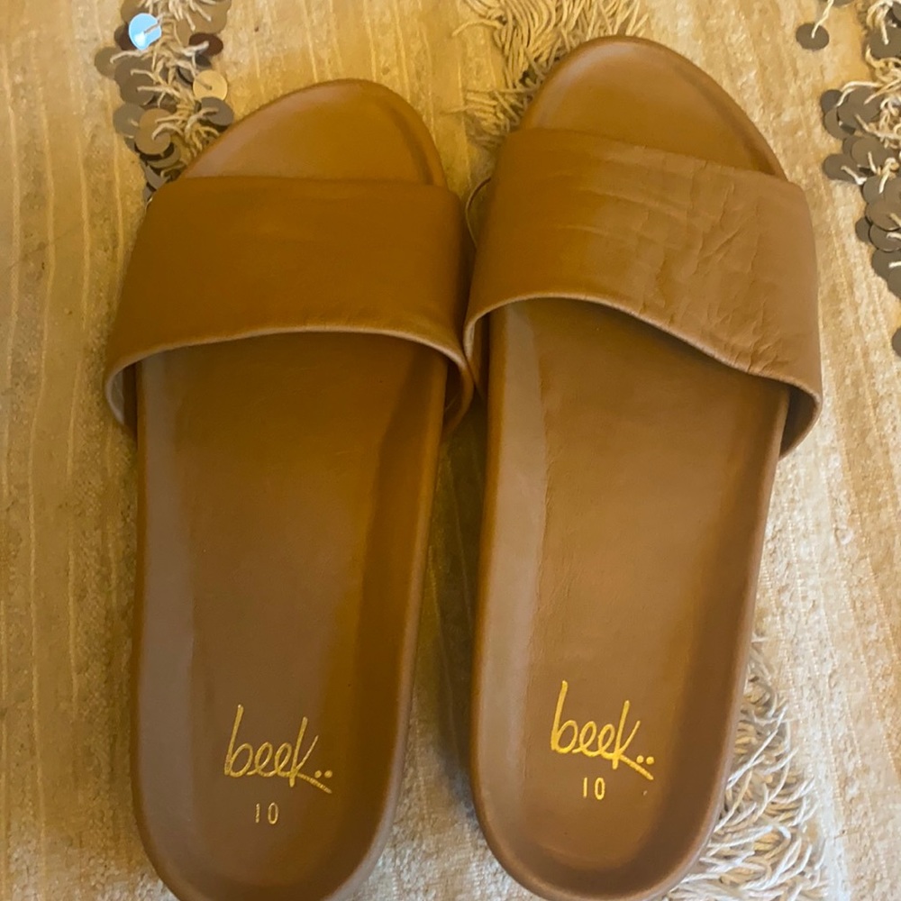Berks sandals//slides